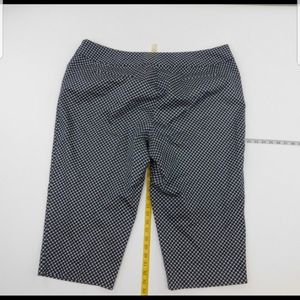 Women's Worthington black and white cropped Capri Size 22